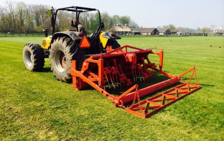 tractor verti drainmachine verticuteermachine huren vertidrain