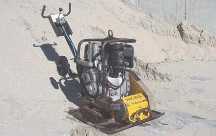 trilplaten trilplaat wacker verhuur materieel onbediend